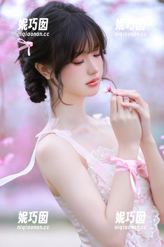 秀人网 - 璀灿居家写真合集：捕捉生活中的甜美细节，快来下载，享受视觉盛宴！.txt
