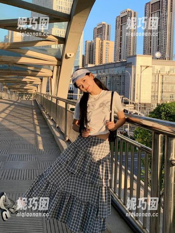 秀人网 - 甜妮无圣光美腿丝袜图包来袭，带给你性感与时尚的极致体验.txt