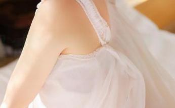 秀人网 – 田冰冰海边时光写真合集：定格夏日温暖与沁人心脾的美图.txt
