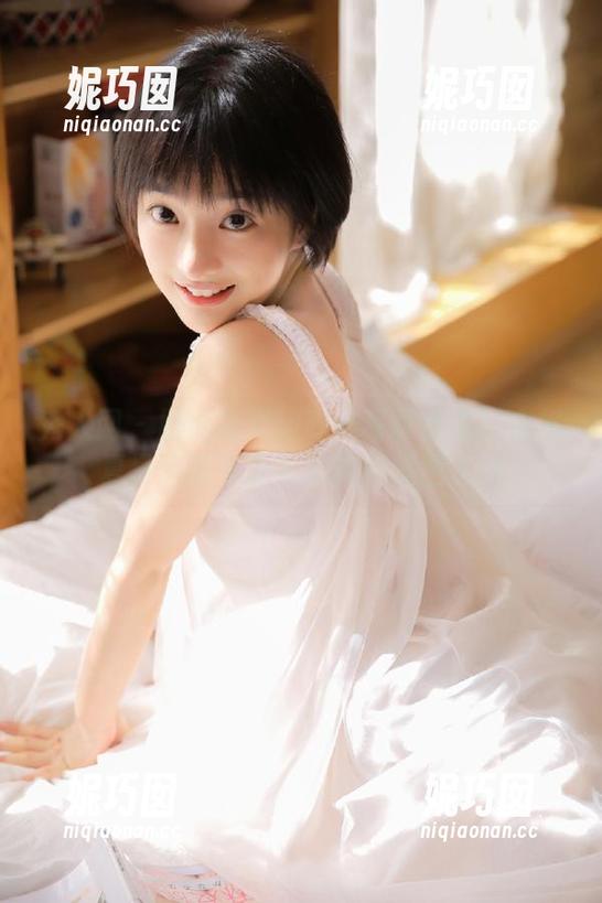 秀人网 - 田冰冰海边时光写真合集：定格夏日温暖与沁人心脾的美图.txt