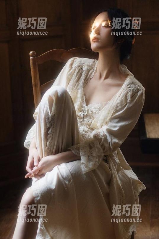 秀人网 - 白白Alina女友写真精选合集：多样风格壁纸，唯美视觉盛宴等你来享.txt