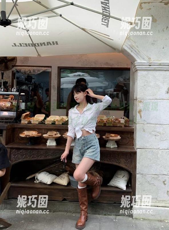 秀人网 - 最新白笑笑修女风格写真，展现内心深处的宁静与力量。.txt