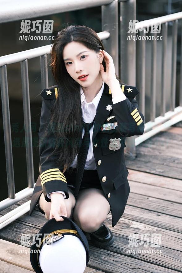 秀人网 - 筱慧cindy的职业装写真集：精选展现职场新风尚与女性力量的作品.txt