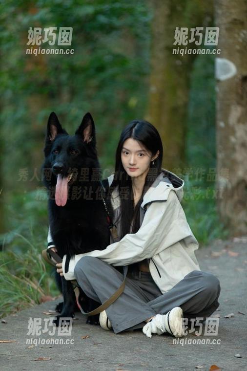 秀人网 - 绮里嘉Carina黑色美学作品集：精选摄影让你感受阴影中的光彩.txt