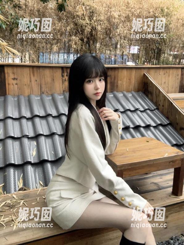 秀人网 - 绮里嘉ula精彩豹纹作品分享，探索她的艺术与自我表达.txt