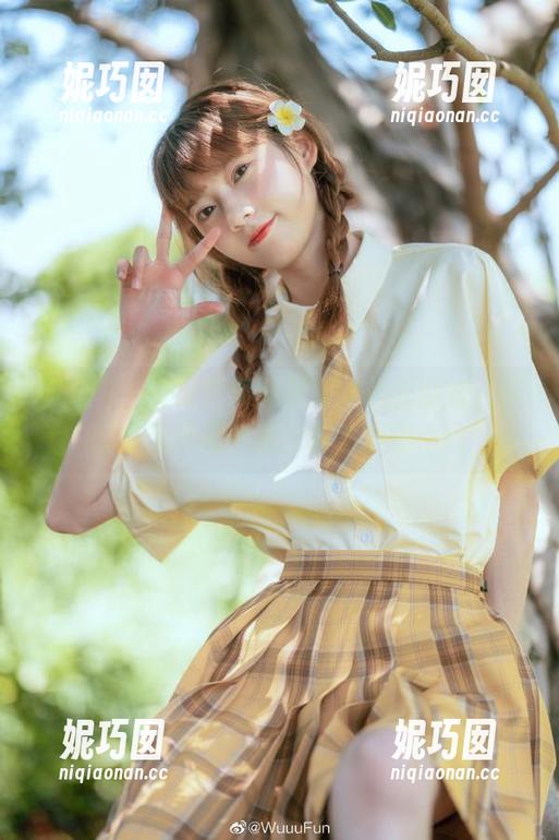 秀人网 - 艾栗栗栗栗栗栗吖化身御姐，尽情展现美图中的优雅与自信.txt