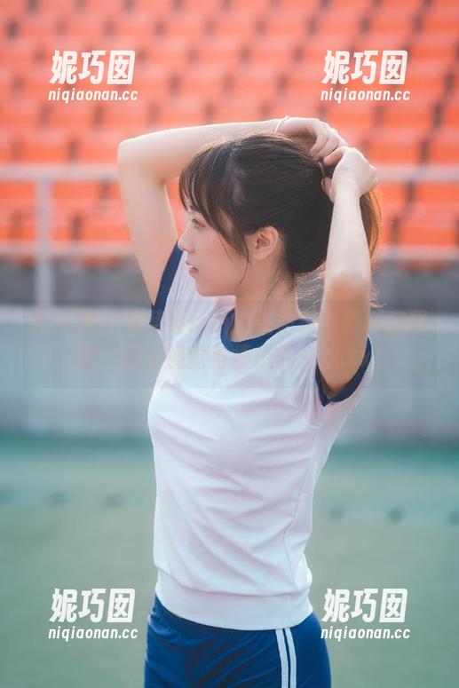 秀人网 - 从草莓mm的视角看油亮私房图集，邂逅视觉与情感的交织.txt