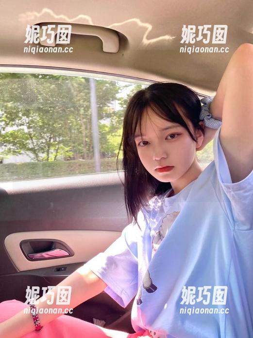 秀人网 - 诺诺Nono温柔写真作品更新：全新套图传递温暖，温柔瞬间打动心弦.txt