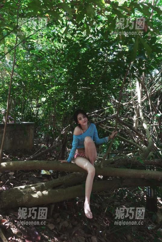 秀人网 - 空姐的世界：谢小蒽写真作品精彩合集，分享美丽与自信.txt