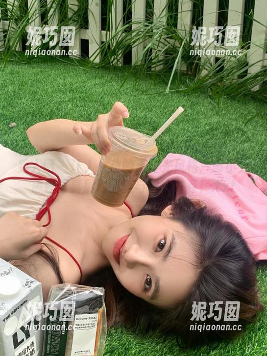 秀人网 - 让人心动的无圣光风格：谭小灵黑丝写真展现甜美与优雅并存！.txt
