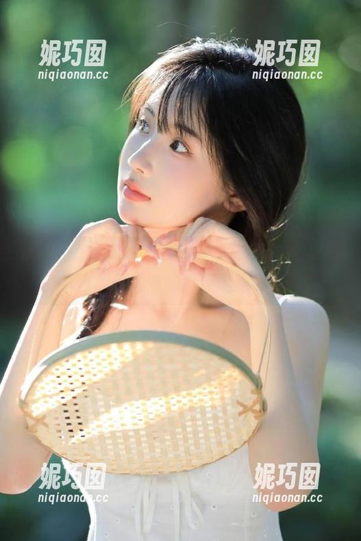 秀人网 - 身临其境的黑色：顾楚楚Maily写真原图中的真实情感.txt