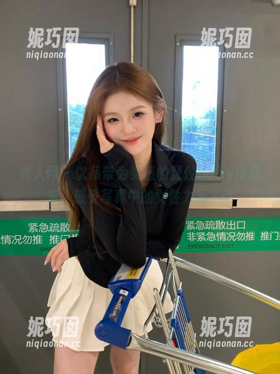 秀人网 - 以吊带为灵感的颖仪baby作品集：感受写真中的女性力量.txt
