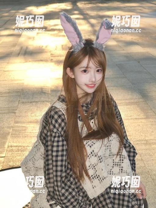 秀人网 - 感受鹿小茜女神的无圣光魅力，美图捕捉她的每一个动人瞬间.txt