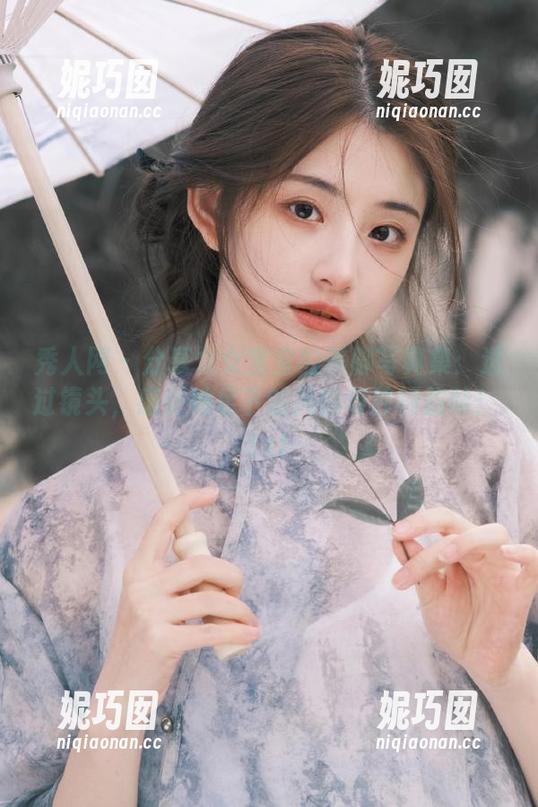 秀人网 - 分享龙女宝宝的美脚写真集：透过镜头，感受她足下的风情与独特韵味！.txt