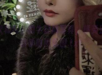 下载秋和柯基的牛仔裤写真，感受别样的秋季时尚氛围.txt