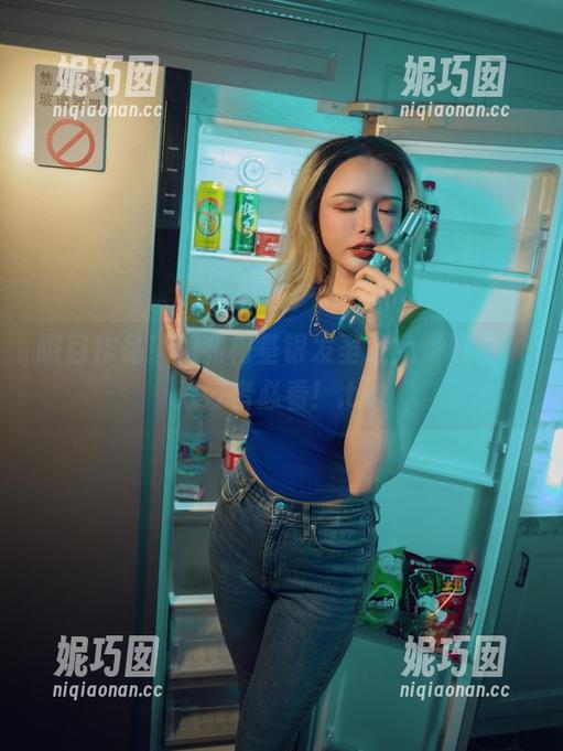 瞩目作品！秋和柯基银发圣女免费展现，爱好者必看！.txt