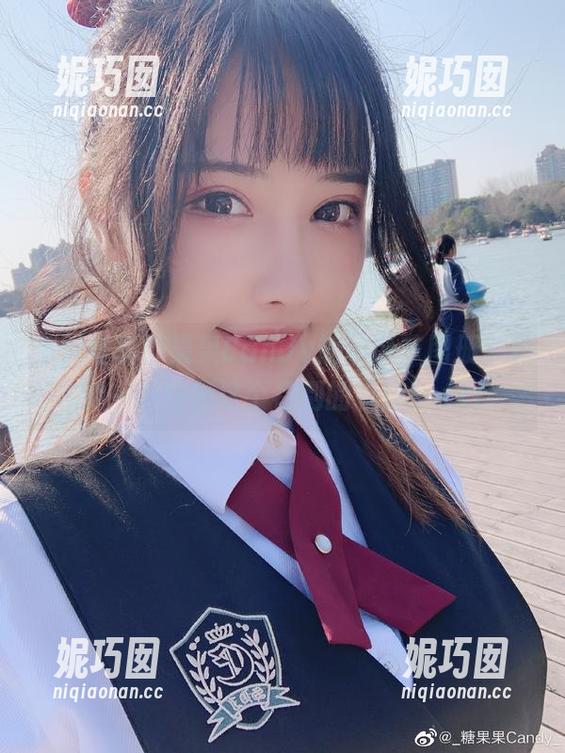 免费畅享糖果果Candy的圣诞节图册，和她一起庆祝这个特别的节日！.txt