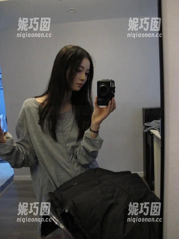 微密圈 - 追踪最新动态，紫色哒豚豚黑丝原图带你进入时尚新视野！.txt