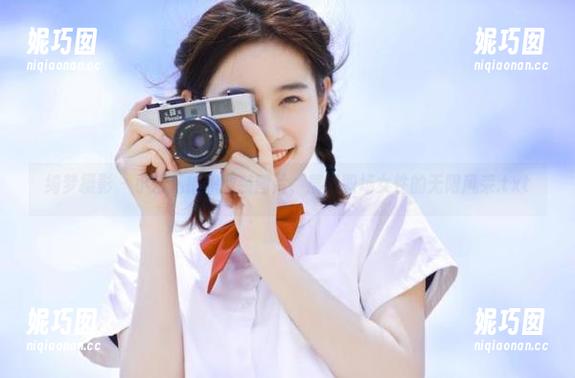 绮梦摄影 - 小艺私拍职业装图片，展现职场女性的无限风采.txt
