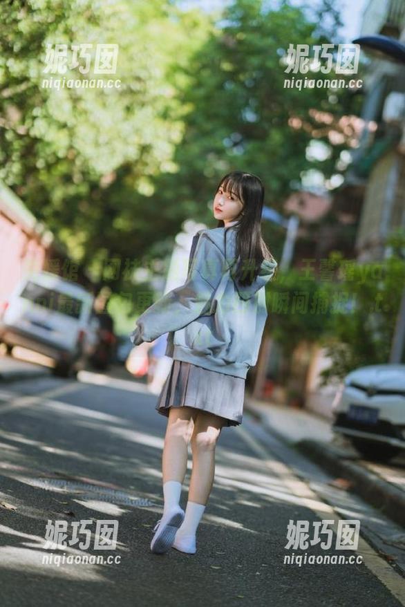 美媛馆 - 网袜主题写真再升级，王馨瑶yanni最新图包更新，魅力四射瞬间捕捉！.txt