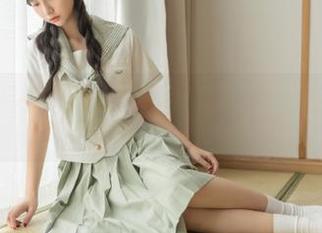 微密圈 – 用照片记录柔美与力量，脸红Dearie豹纹女友写真完美展现时尚的多面性.txt