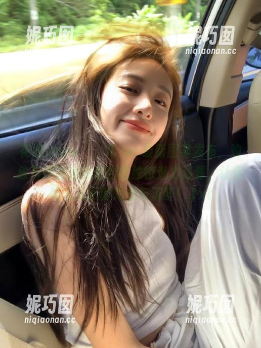 花漾show - 玥儿玥er最新图集发布，豹纹与朦胧丝袜结合的独特魅力资源，让你陷入无尽的幻想与沉醉！.txt