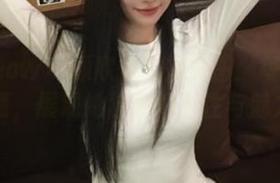 花漾show – 顾欣怡私拍美图：每一帧都是剧情，展现她独特的个性与魅力.txt
