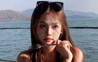 微密圈 – 在线沉浸在葱油饼er的灰灰作品中，发现生活的调皮与真实.txt