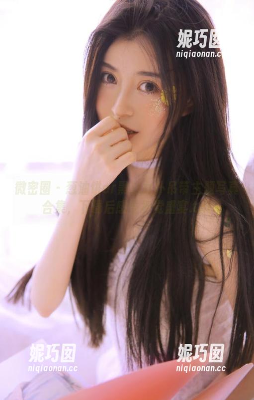 微密圈 - 葱油饼er黑白女仆吊带主题写真合集，下载后感受视觉盛宴.txt