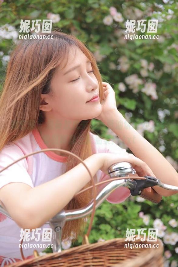 微密圈 - 最新款式来袭，葱油饼er小奶牛套图释放无限温柔！.txt