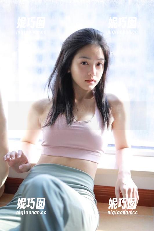 蜜桃社 - 私拍图片大公开：跟随E杯奶茶畅游豹纹的时尚海洋！.txt