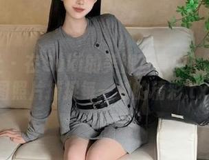 蜜桃社 – 在Suki的美脚写真中：独特原图照片捕捉每一刻的精彩.txt
