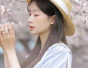蜜桃社 – 追随琉璃lily的青春足迹：牛仔裤写真照片合集，记录生活中那些闪耀的瞬间.txt
