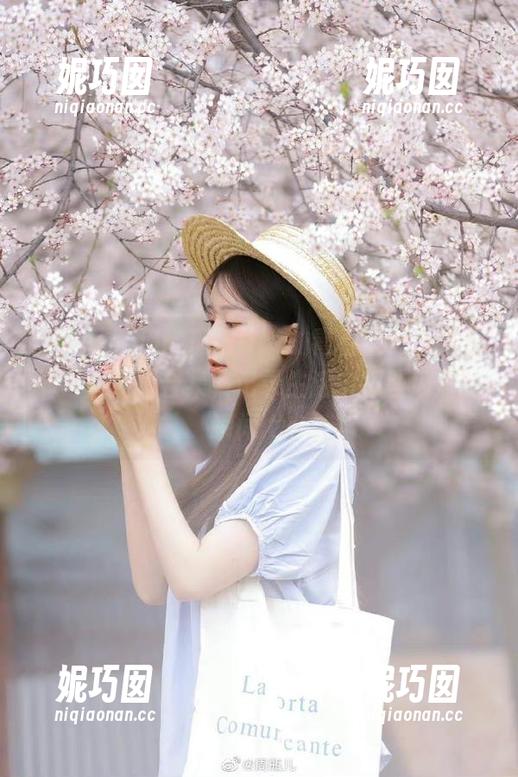 蜜桃社 - 追随琉璃lily的青春足迹：牛仔裤写真照片合集，记录生活中那些闪耀的瞬间.txt