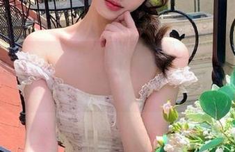 蜜桃社 – 结衣在白衬衫中的优雅瞬间，让每张写真照片都散发自信与魅力.txt
