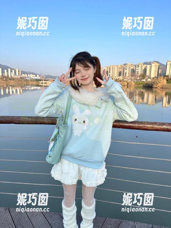 袜啵啵 - 定制泳衣写真背后的故事，小淳用镜头诉说夏天的浪漫与幻想！.txt
