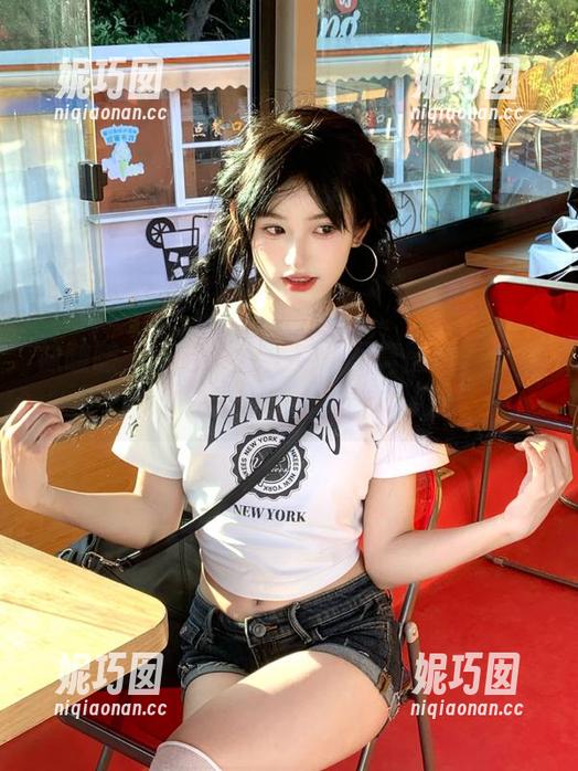 袜啵啵 - 小甜豆女王定制写真图片，让你的每一瞬间都成为经典.txt