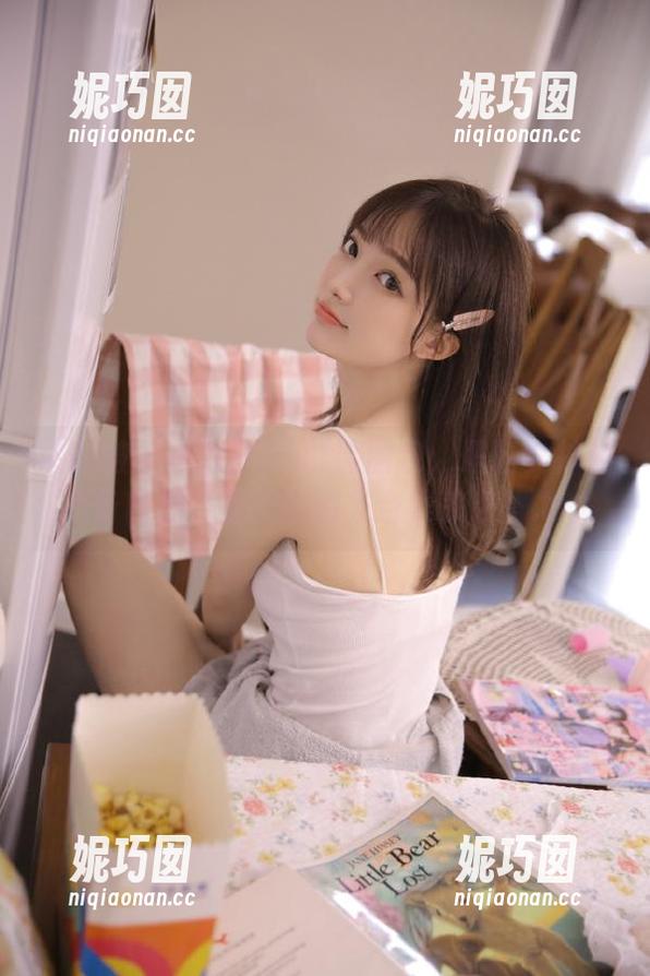 袜啵啵 - 小甜豆OL制服图包：职场女神的必备良品，超棒的图集合集来袭！.txt