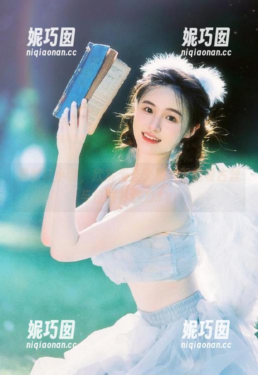 跟随袜小喵，欣赏无圣光图片下的复古丝与白衬衫魅力.txt