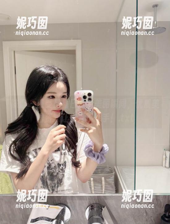 袜涩 - 感受晶晶日常的美丽瞬间，优质美图资源让你爱不释手！.txt