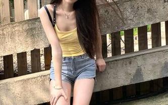 觅芙少女 – 原图精选：柯柯与毛衣的完美搭配，尽显优雅气质.txt