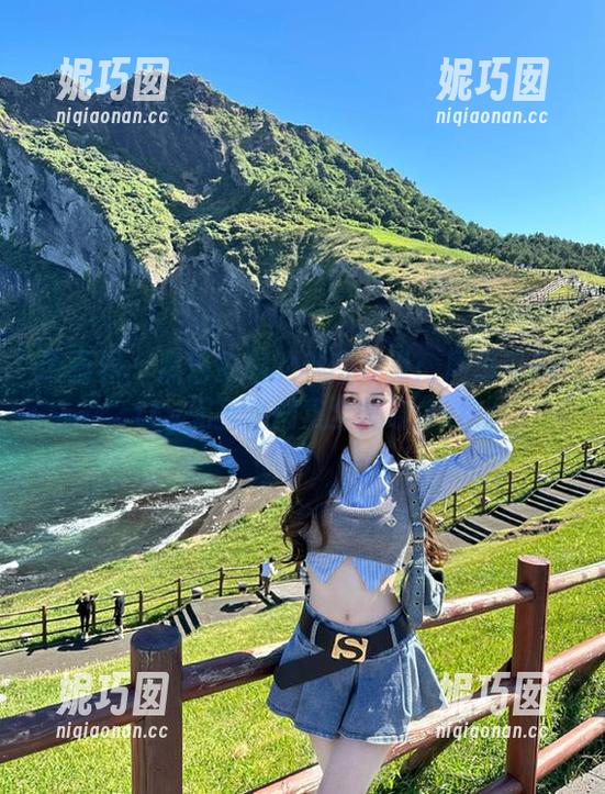 语画界 - 黑色主题的魅惑力量：周思乔Betty无圣光图集全揭晓.txt