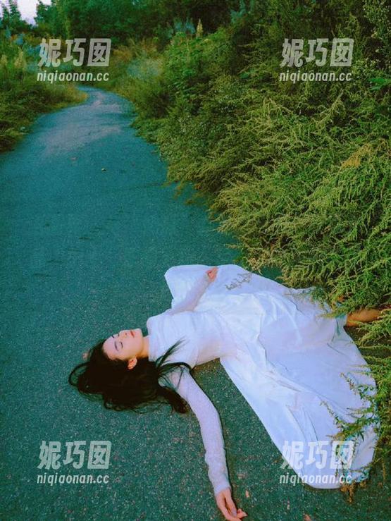 语画界 - 与“奶瓶”共赴新旅程，写真作品“护士”原图更新，尽览无限创意与美感！.txt