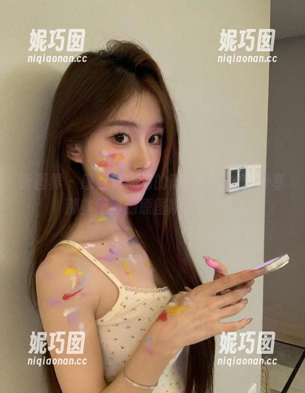 语画界 - 感受梦心月的高跟鞋魅力，分享那些美丽的原图瞬间！.txt