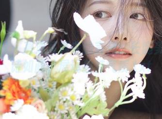 语画界 – 高清写真中的言沫：长腿美女如诗如画，展现独特气质.txt