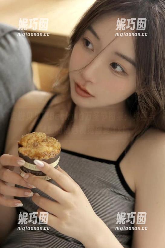 走进贝贝琪Becky的万圣节图集：鬼怪与魅惑的精选视觉盛宴.txt