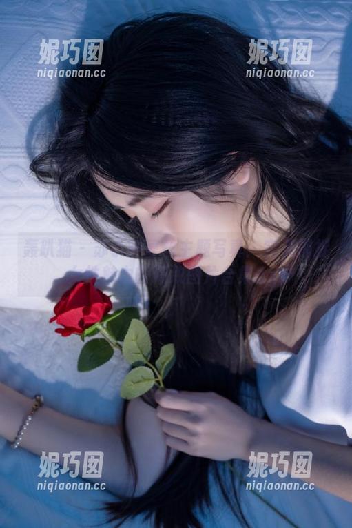 轰趴猫 - 苏小暖蕾丝主题写真：完美捕捉女性魅力的精致图片合集.txt