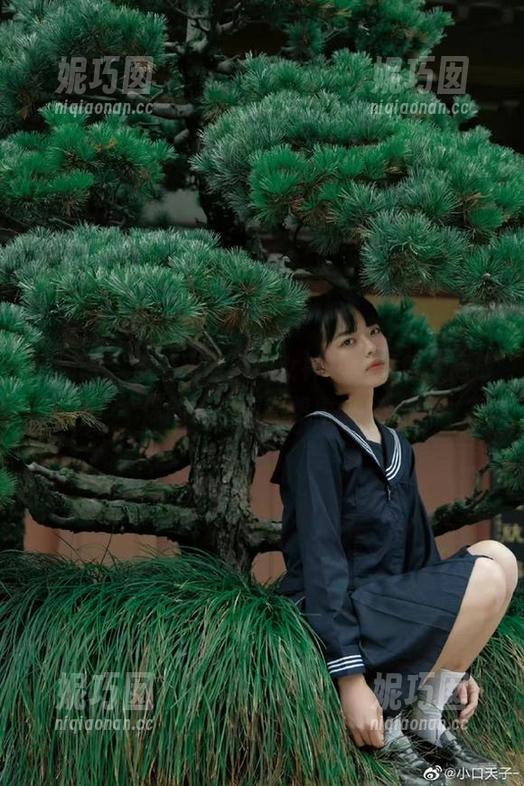 微密圈 - 炫酷高清辣妈女神制服图包，释放你的无限创意想象.txt