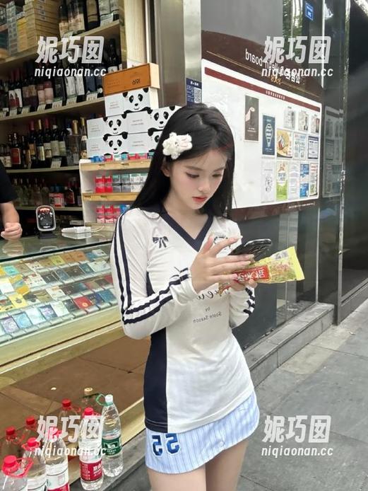 微密圈 - 在线分享醇子小姨红衣紧身吊带丝图集，感受时尚界的新潮流.txt