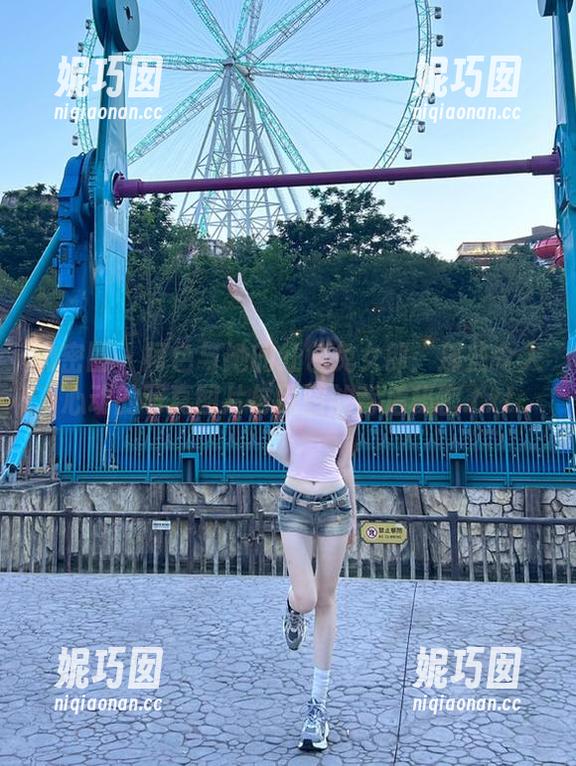 微密圈 - 阿色与她的红色兔女郎：那些令人心动的写真图片与原图的背后秘密.txt